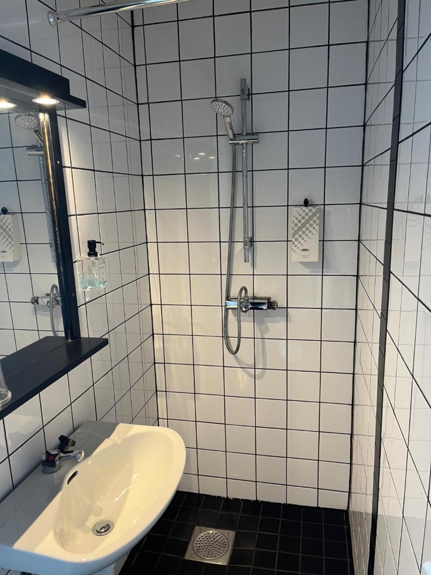 Hotell Fisketangen Kungshamn Exterior photo
